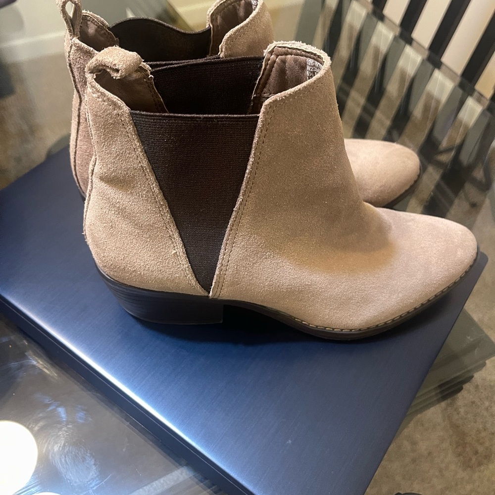 White Mountain Tan Ankle Boots with Elastic Panels